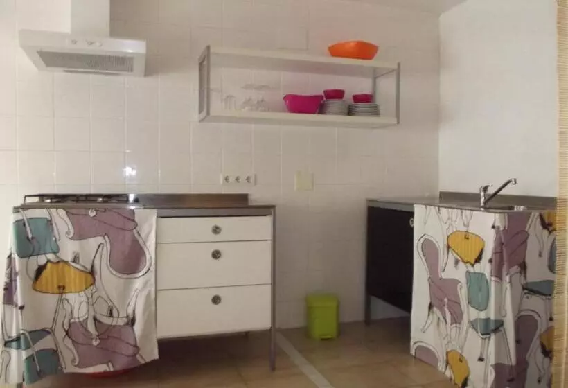 استودیوی استاندارد, Hostal Alba