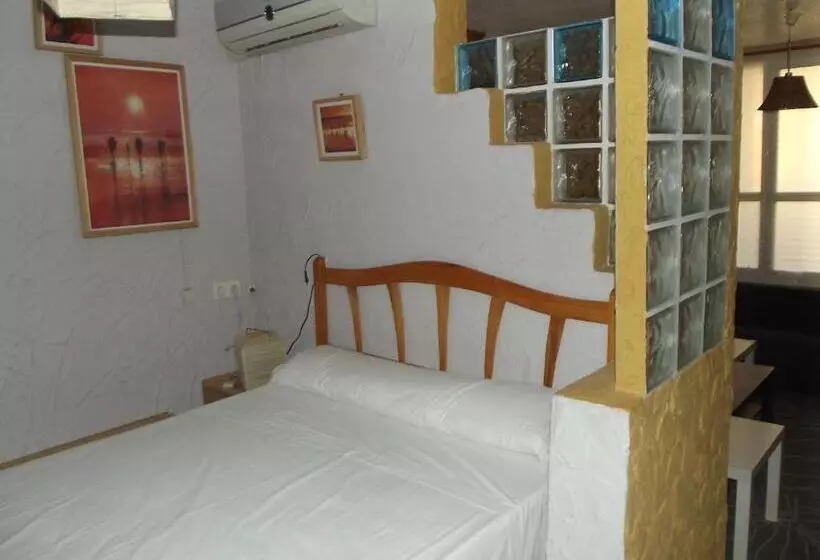 استودیوی استاندارد, Hostal Alba