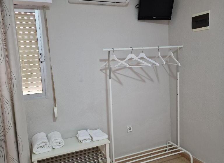 Номер Стандарт Адаптированный для Инвалидов, Hostal Alba
