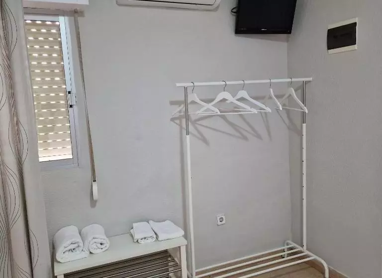 اتاق استاندارد برای معلولان, Hostal Alba