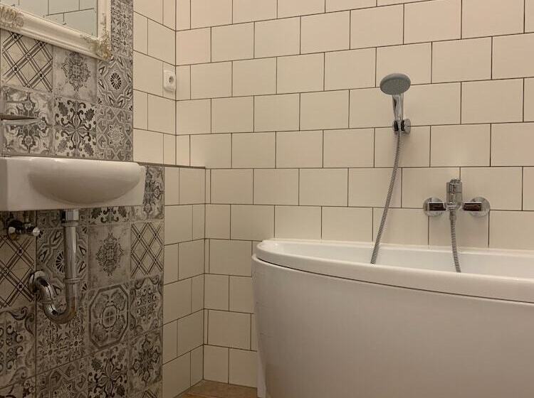 Апартаменты 1 Спальня с Балконом, Pension Amadeus & Apartments