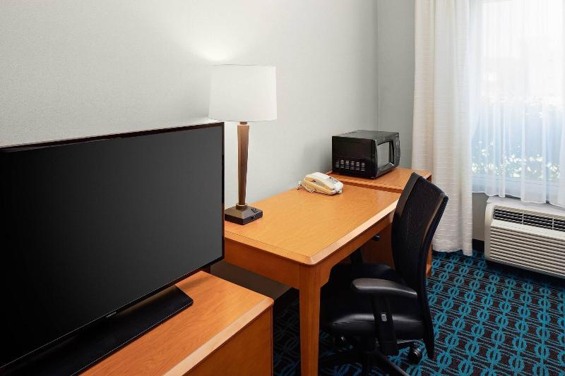 스탠다드 스튜디오 킹침대, Fairfield Inn & Suites By Marriott Detroit Metro Airport Romulus