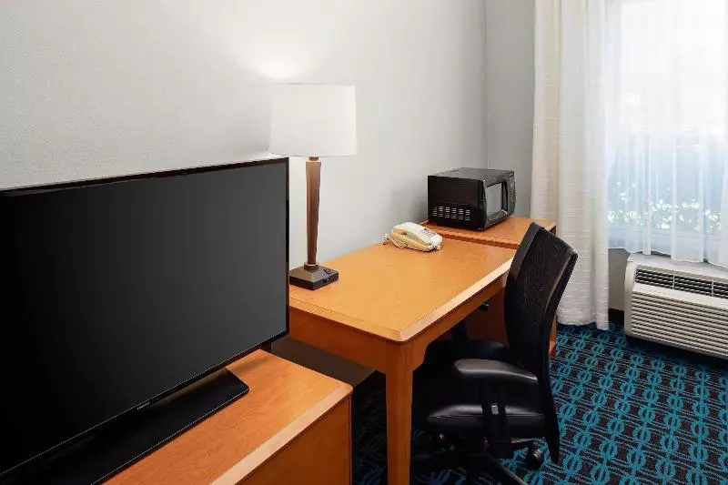 キングサイズベッドのスタンダードルーム, Fairfield Inn & Suites By Marriott Detroit Metro Airport Romulus