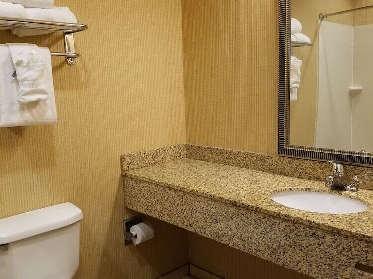 جناح, Comfort Inn & Suites