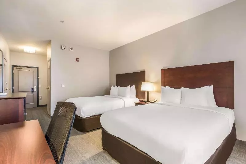 Standard-invahuone, Comfort Inn & Suites