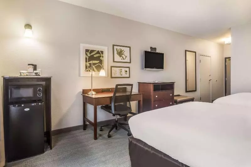 Standard-invahuone, Comfort Inn & Suites