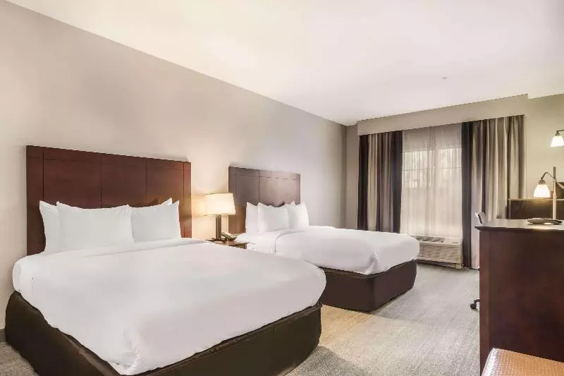 Standard-invahuone, Comfort Inn & Suites
