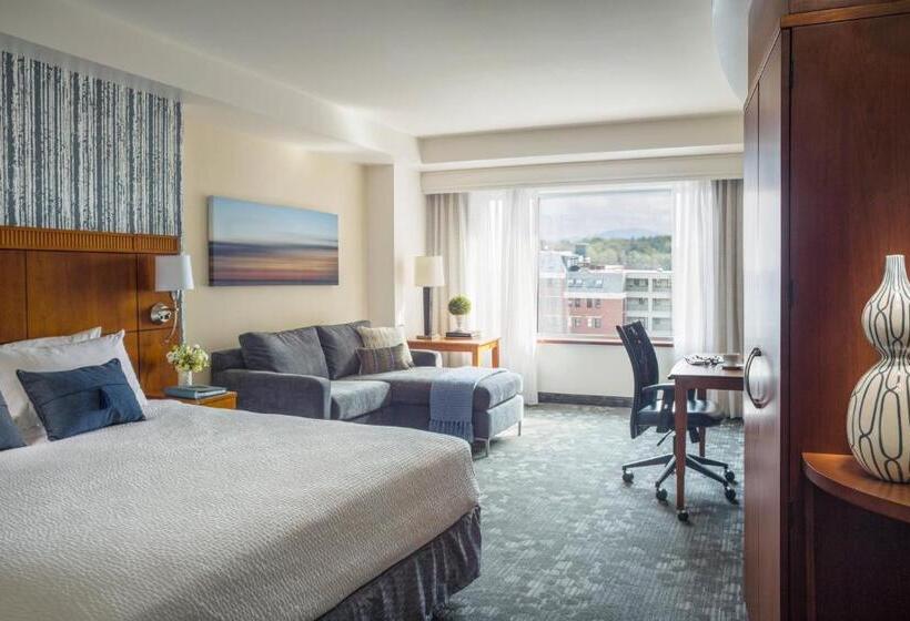 غرفة قياسية مطلة على المدينة, Courtyard Burlington Harbor