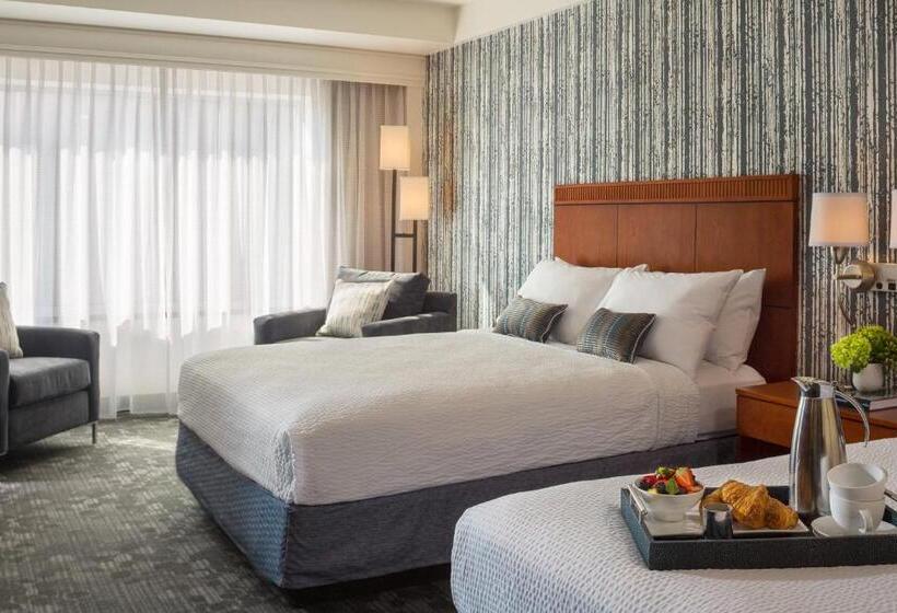 غرفة قياسية مطلة على المدينة, Courtyard Burlington Harbor