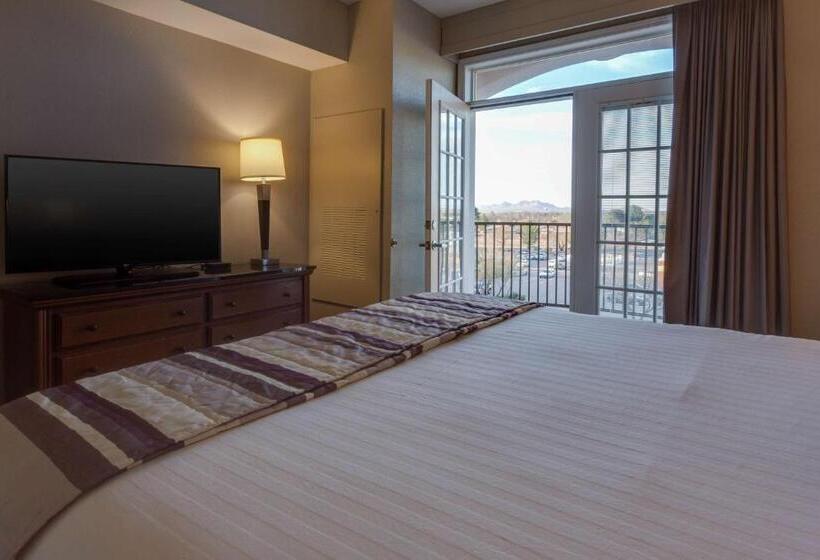 带大床的套房, Drury Inn & Suites Las Cruces