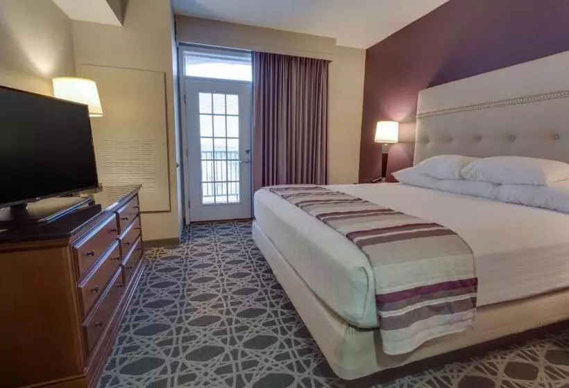 キングサイズベッドのスイートルーム, Drury Inn & Suites Las Cruces