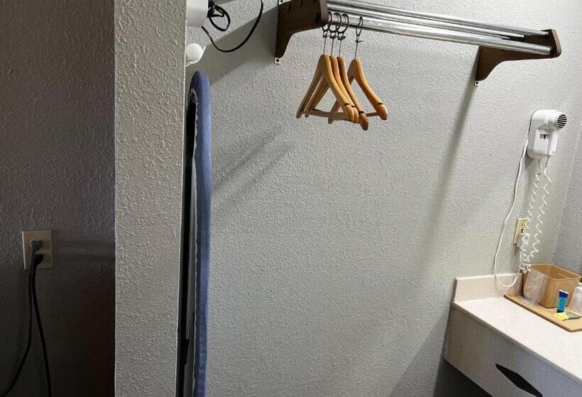 غرفة قياسية فردية, Express Inn & Suites