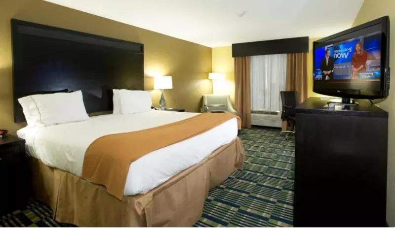 キングサイズベッドのスイートルーム, Holiday Inn Express & Suites Morrilton, An Ihg