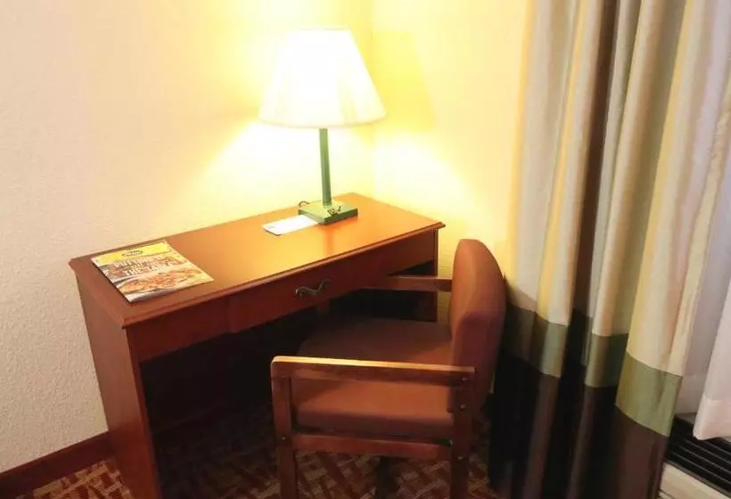 キングサイズベッドのスタンダードルーム, Jefferson Inn Dandridge