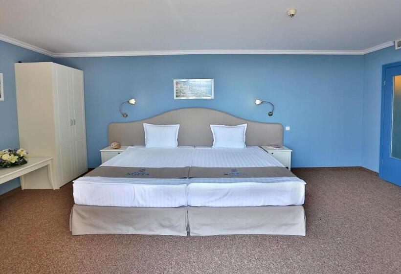 标准三人间, Sofia Hotel All Inclusive & Private Beach