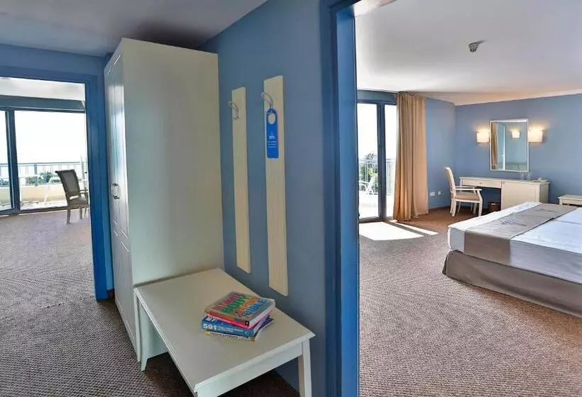 2 Bedroom Apartment Sea View