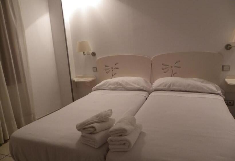 اتاق استاندارد سه نفره, Hostal Sierra