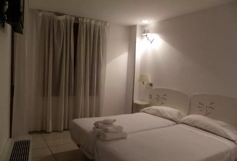 اتاق استاندارد سه نفره, Hostal Sierra
