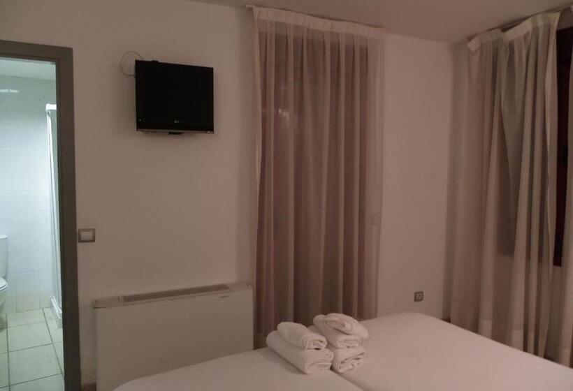 Номер Стандарт Трехместный, Hostal Sierra