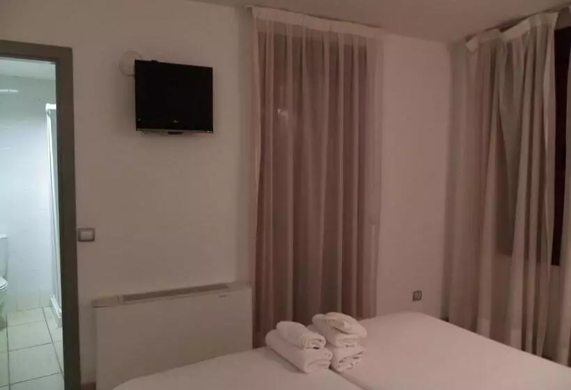 اتاق استاندارد سه نفره, Hostal Sierra