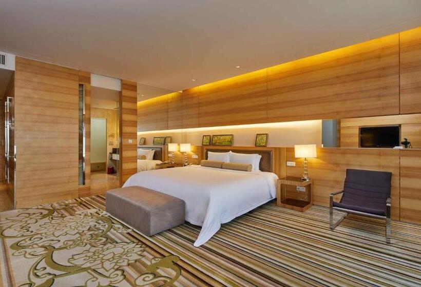 스탠다드 룸 킹사이즈 침대, Hj International