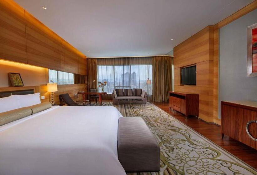 스탠다드 룸 킹사이즈 침대, Hj International