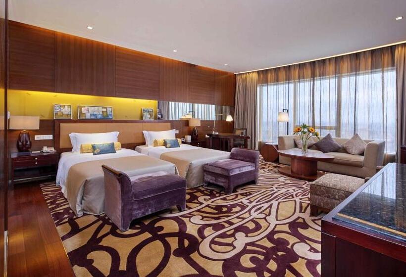 이그제큐티브 룸 킹사이즈 침대, Hj International