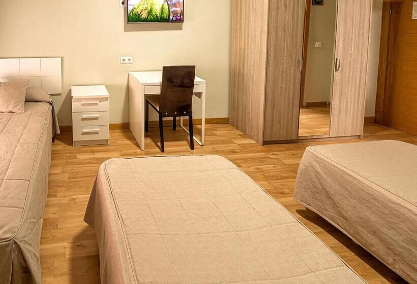 اتاق استاندارد سه نفره, Hostal Real Aranjuez