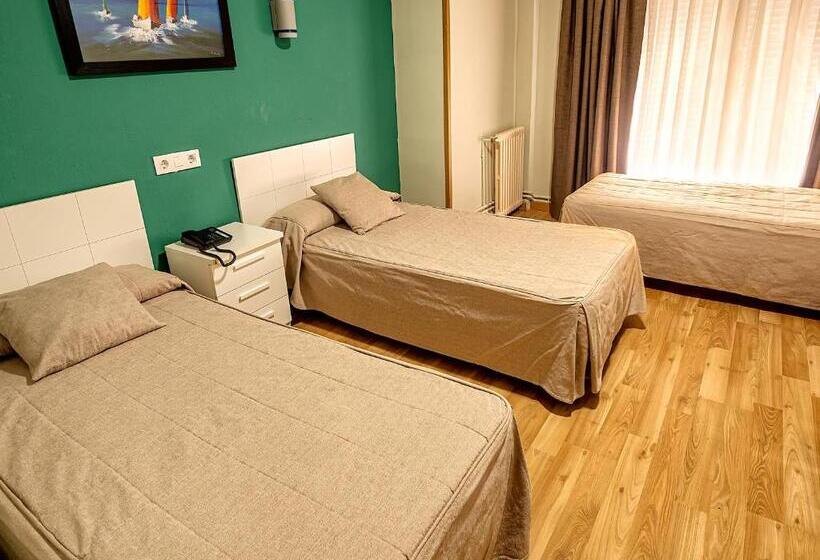 Номер Стандарт Трехместный, Hostal Real Aranjuez