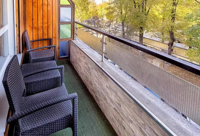 سوییت جونیور, Hostal Real Aranjuez