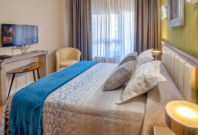 سوییت جونیور, Hostal Real Aranjuez