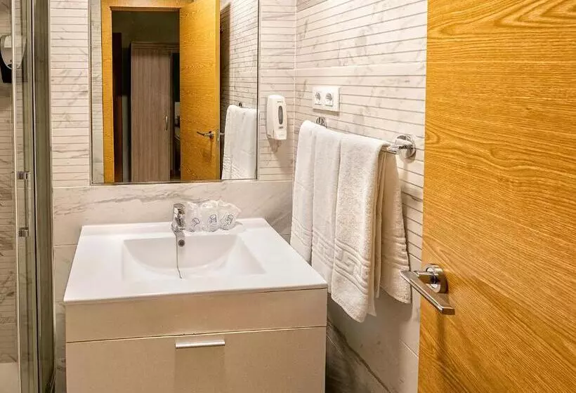 اتاق استاندارد سه نفره, Hostal Real Aranjuez