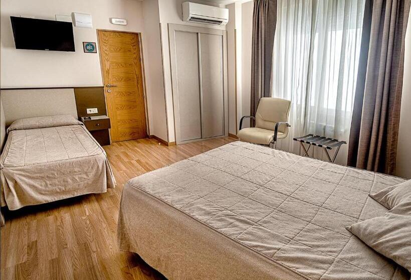 اتاق استاندارد سه نفره, Hostal Real Aranjuez