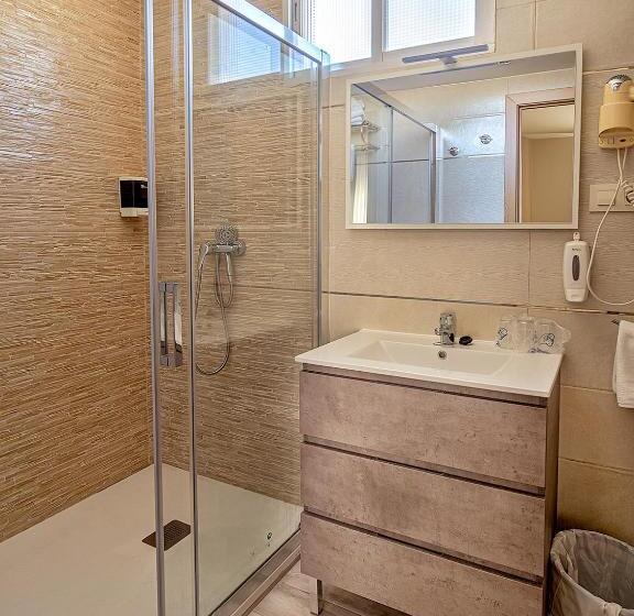 اتاق استاندارد سه نفره, Hostal Real Aranjuez