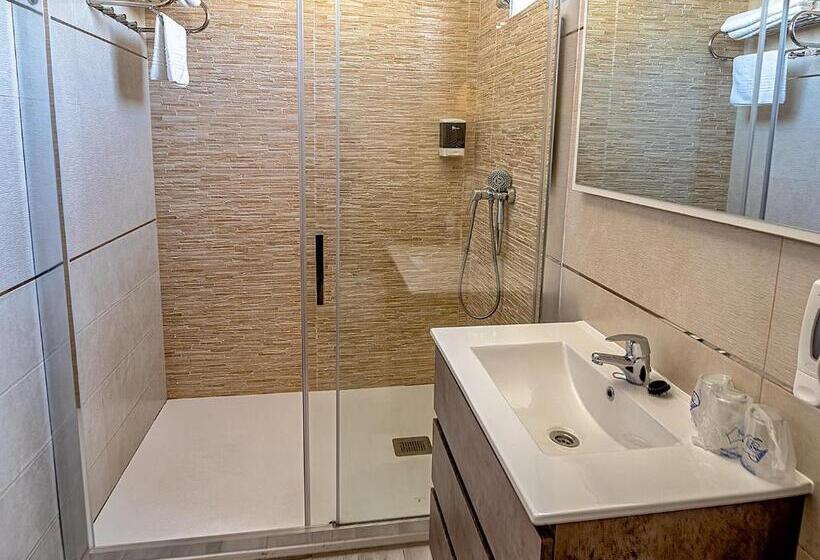 اتاق استاندارد سه نفره, Hostal Real Aranjuez