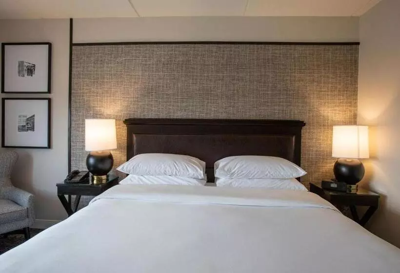 キングサイズベッドのスタンダードルーム, Sheraton Chicago Northbrook