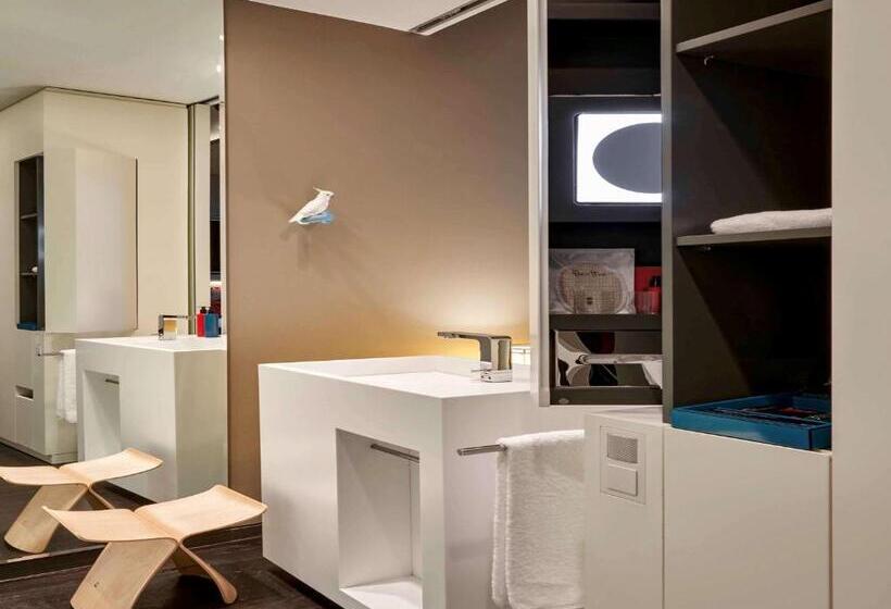 Standardzimmer Kingsize Bett, SO/ Berlin Das Stue