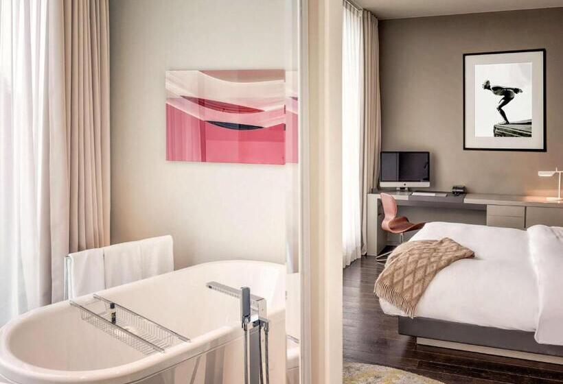 Standardzimmer Kingsize Bett, SO/ Berlin Das Stue