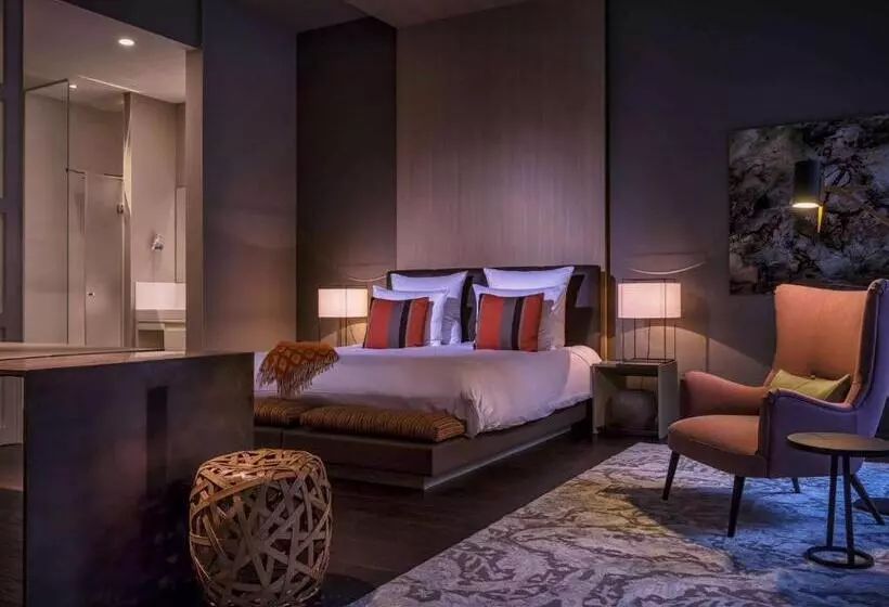 Suite Kingsize Bett, SO/ Berlin Das Stue
