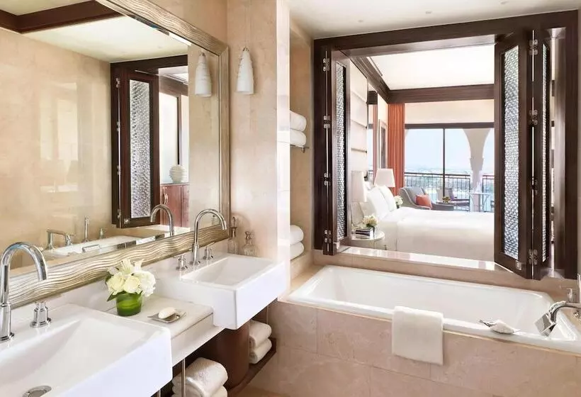 バルコニー付きデラックスルーム, The Ritzcarlton Abu Dhabi  Grand Canal