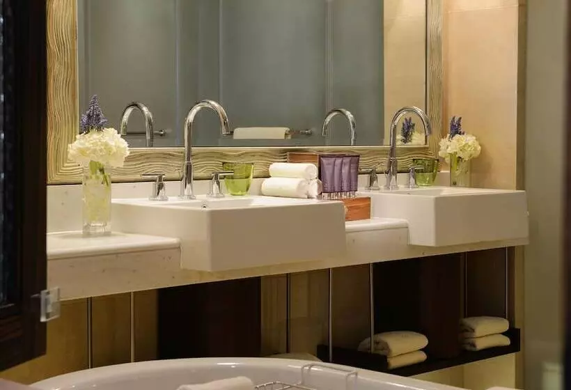 バルコニー付きデラックスルーム, The Ritzcarlton Abu Dhabi  Grand Canal
