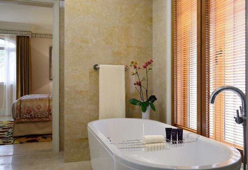 Люкс, The Ritzcarlton Abu Dhabi  Grand Canal