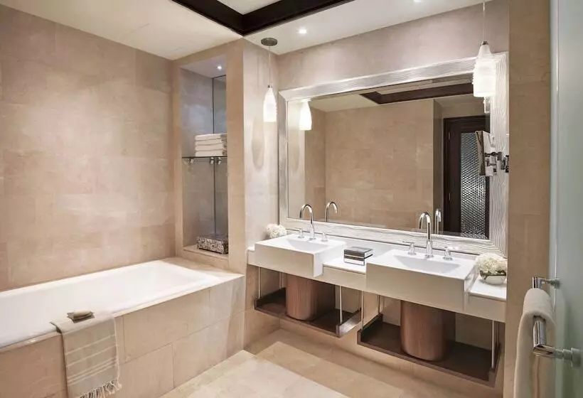 ２ベッドスイートルーム, The Ritzcarlton Abu Dhabi  Grand Canal