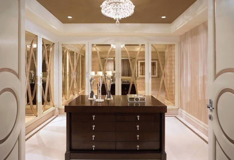 Люкс Real 2 Спальни, The Ritzcarlton Abu Dhabi  Grand Canal