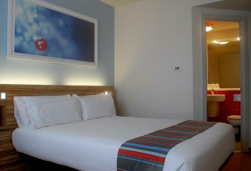 اتاق استاندارد, Travelodge Barcelona Poblenou