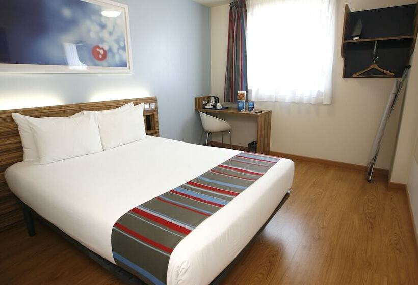Номер Стандарт Трехместный, Travelodge Barcelona Poblenou