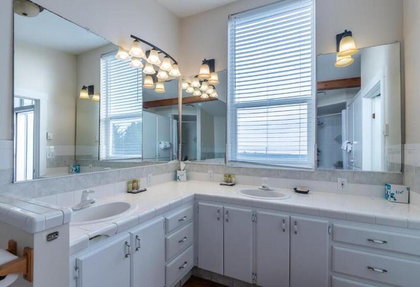 סוויטה משפחתית, Pacific Reef Hotel & Light Show