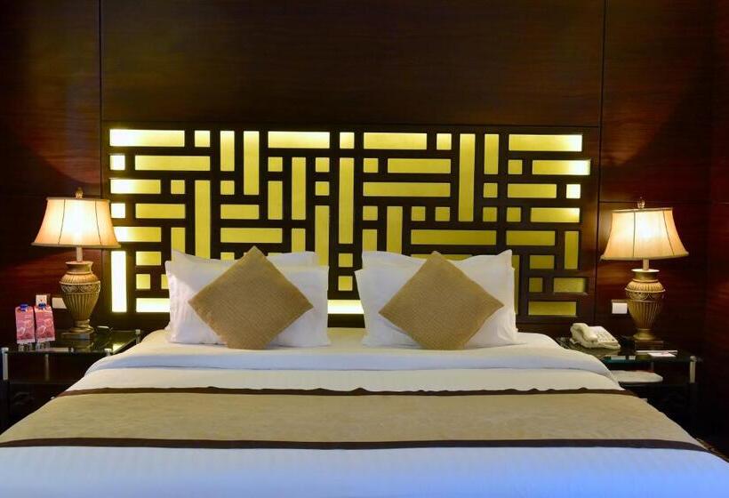 جناح ملكى, Awaliv International