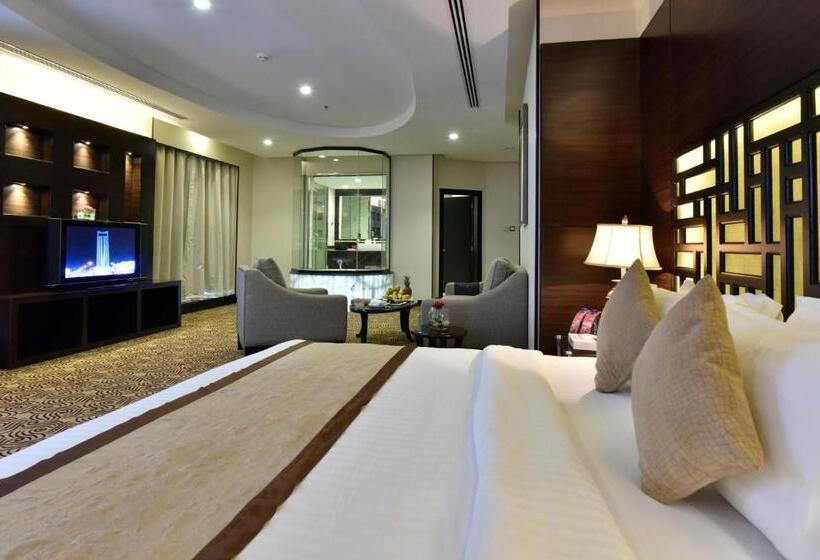 جناح ملكى, Awaliv International