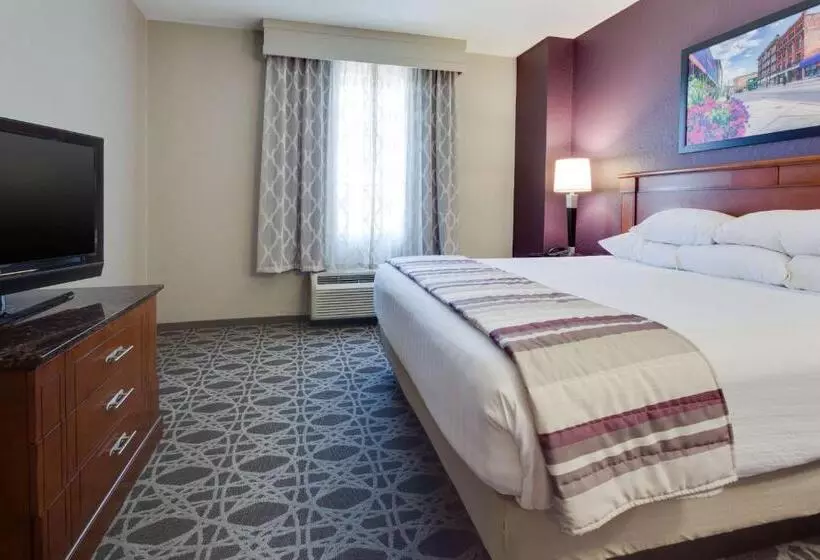 キングサイズベッドのデラックススイート, Drury Inn & Suites Middletown Franklin
